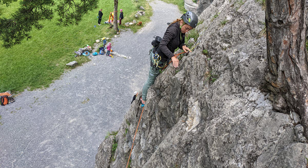 Kletterkurse vermittelt dir das klettern am Fels.
