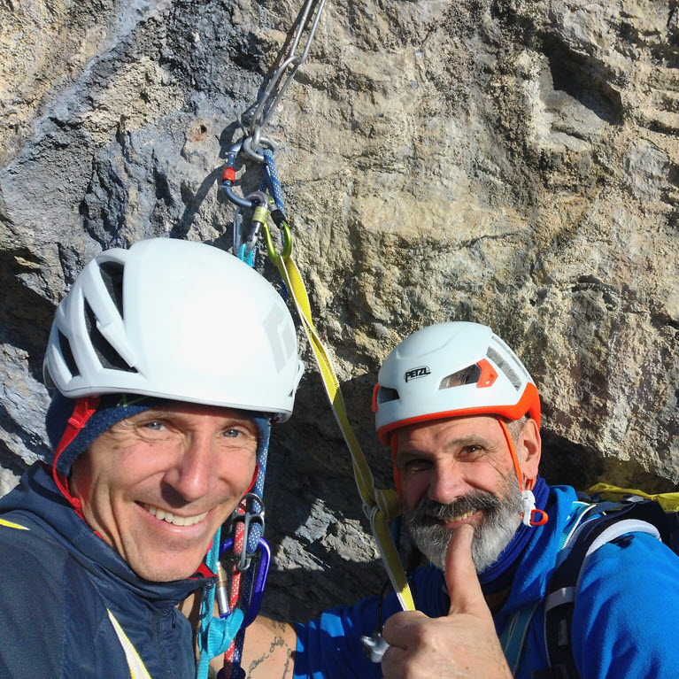 Kletterkurse bietet dir den Wiedereinstieg ins Mehrseillängen klettern.