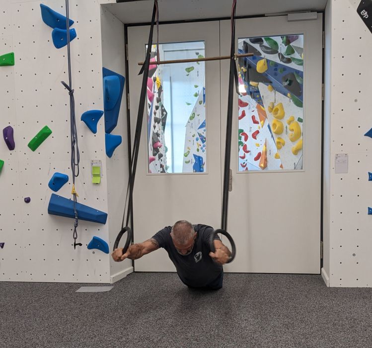 Kletterkurse Training mit Ringen.