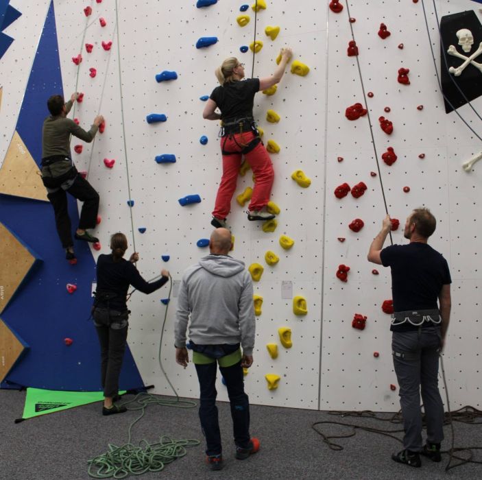 Grundkurs Toprope die Gerätelinie beachten.