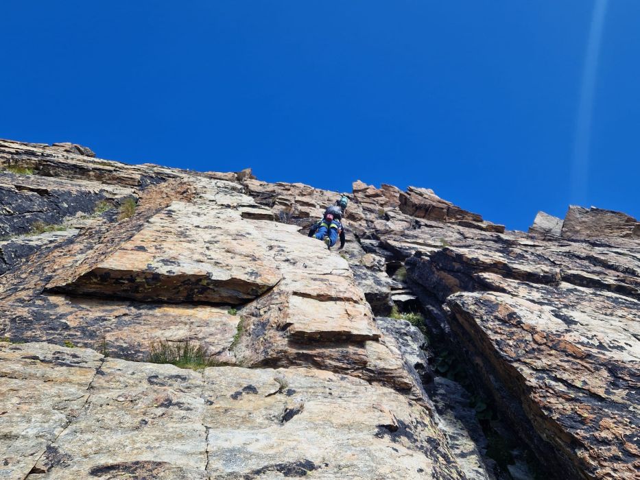 Mehrsseillängen Kurs auf der Weissmies SAC Hütte.